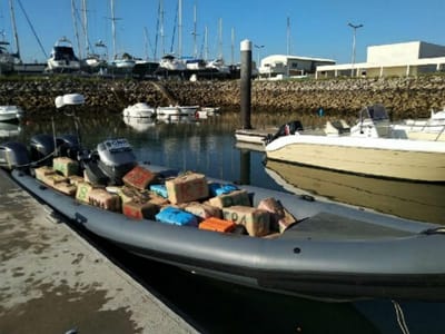 GNR apreende 85 fardos de haxixe em barco no rio Guadiana - TVI