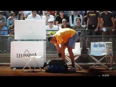 VÍDEO: Kyrgios afastado do Open de Roma depois de atirar cadeira - TVI