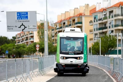 Foi posto à prova o primeiro veículo autónomo em Portugal - TVI