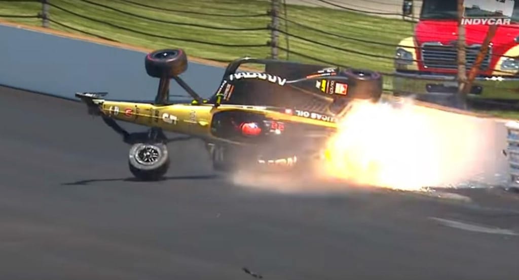 Acidente de James Hinchcliffe (reprodução YouTube NTT IndyCar Series)
