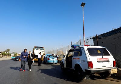 Despiste e capotamento de autocarro causa 12 mortos e 30 feridos no Egito - TVI