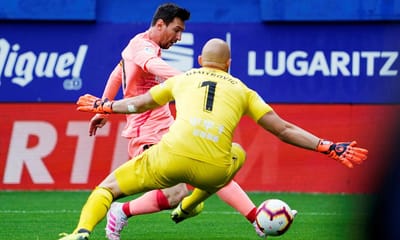 VÍDEO: bis de Messi e erros de Cillessen no empate do Barcelona - TVI