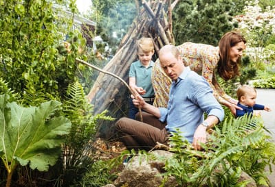George, Charlotte e Louis divertem-se com os pais em jardim desenhado por Kate Middleton - TVI
