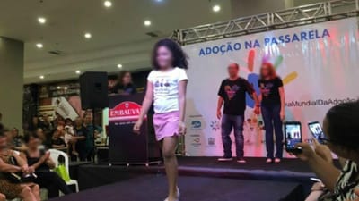 Desfile de crianças para adoção gera polémica no Brasil - TVI