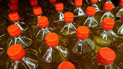 Urina em garrafa de plástico motiva 665 euros de indemnização - TVI