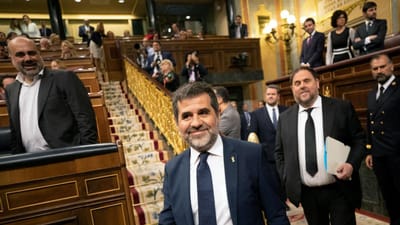 Congresso suspende de funções os quatro deputados catalães detidos - TVI