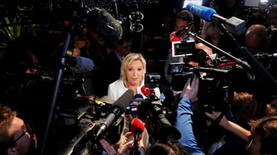 França: Le Pen direção do partido para se candidatar às presidenciais de 2022 - TVI