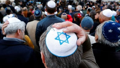 Judeus aconselhados a não usar o quipá em público na Alemanha - TVI