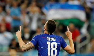 Champions: Chelsea goleia Sevilha com póquer de Giroud - TVI