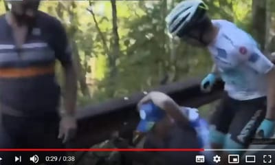 VÍDEO: ciclista agride adepto que o fez cair no Giro de Itália - TVI