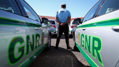 Carrinha de valores assaltada à mão armada por encapuzados em Famalicão - TVI
