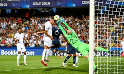 Euro sub-21: Roménia goleia, França dá a volta à Inglaterra - TVI