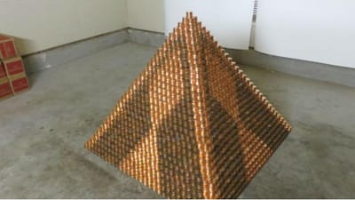 Pirâmide com mais de um milhão de moedas de centavo a caminho do Guinness - TVI
