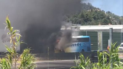 Autocarro em chamas na A1 - TVI