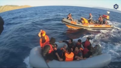 Polícia Marítima resgata 52 migrantes junto à ilha grega de Lesbos - TVI