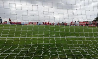 Benfica: Lage com 22 à disposição no primeiro treino - TVI