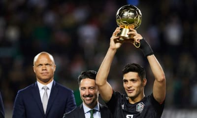 Raúl Jiménez eleito melhor jogador da Gold Cup 2019 - TVI