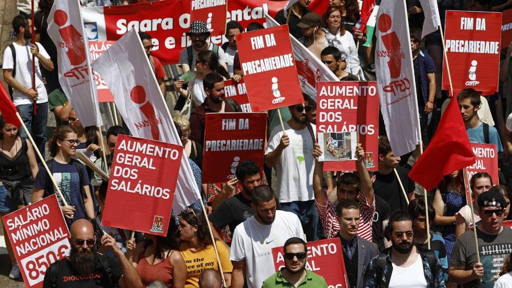 Marcha da CGTP entre a praça da Figueira e a Assembleia da República