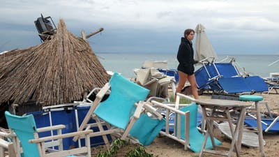 Tempestade repentina mata seis turistas na Grécia - TVI