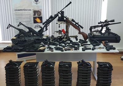 PSP deteve traficante internacional na posse de 145 armas - TVI