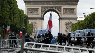 Paris: mais de 150 detidos nas cerimónias do Dia da Bastilha - TVI