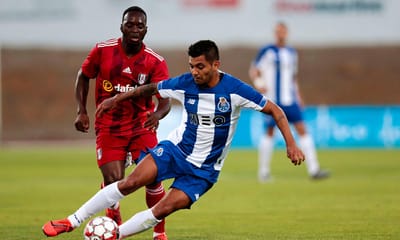FC Porto: Corona em tratamento após espasmo muscular - TVI