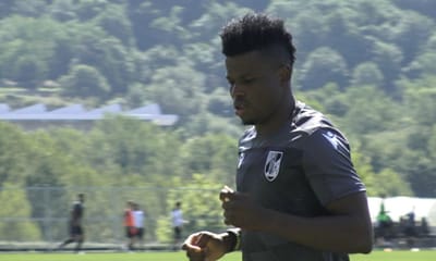 V. Guimarães: Mikel Agu regressou aos treinos na estreia de Edwards - TVI