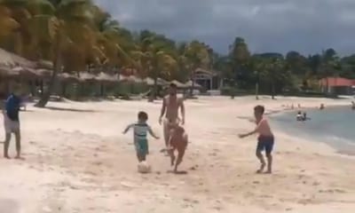 Férias de sonho? Uma praia nas Caraíbas e um joguinho com Messi (VÍDEO) - TVI