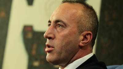 Primeiro-ministro do Kosovo demite-se após ser convocado por tribunal sobre crimes de guerra - TVI