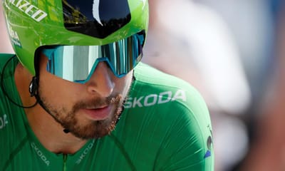 VÍDEO: Sagan perde mais de 80 lugares após «empurrão» no sprint final - TVI