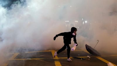 Autoridades vão acusar 44 manifestantes presos em Hong Kong - TVI