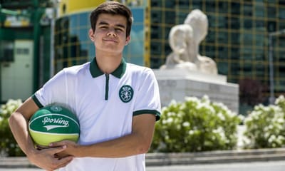 Basquetebol: Sporting contrata André Cruz - TVI