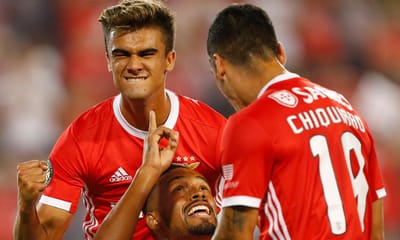 Benfica goleia Cova da Piedade com hat-trick de Nuno Santos - TVI