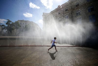 Fim de semana com temperaturas de verão. Foram prolongados avisos por causa do calor na Madeira e em seis distritos do continente - TVI