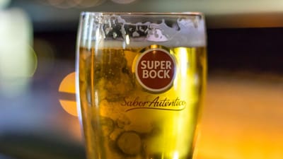 Super Bock multada em 24 milhões por travar concorrência - TVI
