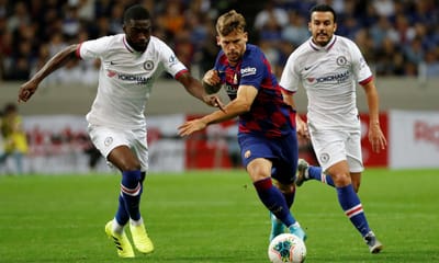 Carles Pérez bisa e dá triunfo ao Barça diante de Iniesta - TVI