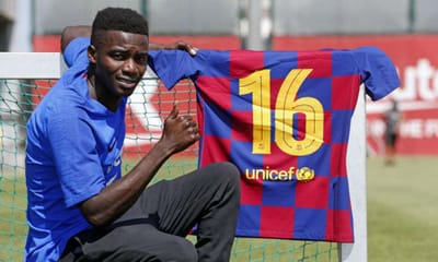 OFICIAL: Barcelona cede Moussa Wagué ao PAOK de Abel - TVI