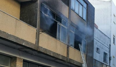 Um morto e três feridos em incêndio num prédio em Beja - TVI