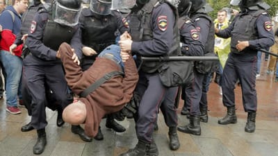 Dirigente da oposição e cerca de 200 manifestantes detidos em Moscovo - TVI