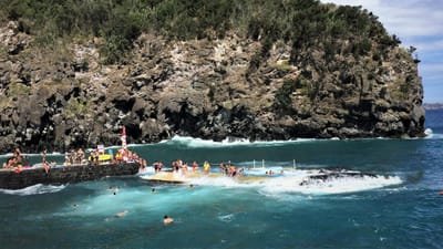 Ondas gigantes arrastam banhistas em piscinas naturais nos Açores - TVI