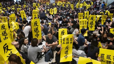 União Europeia considera que decisão da China põe em risco autonomia de Hong Kong - TVI