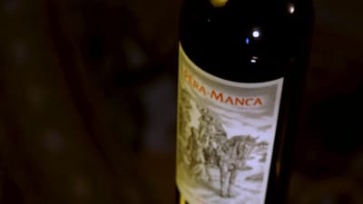 Vendia vinho “Pêra Manca” falsificado por 400 euros a garrafa - TVI