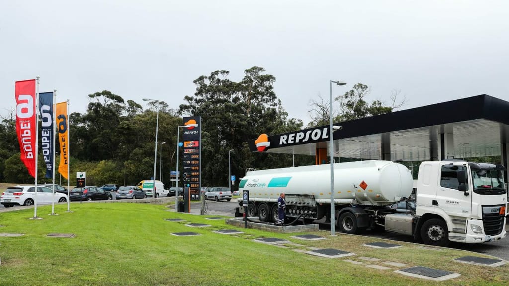 Começa o caos das filas intermináveis para abastecimento de combustíveis, antes da greve dos motoristas anunciada para segunda-feira, dia 12 de agosto.