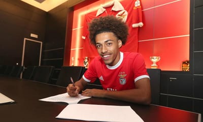 OFICIAL: Benfica renova com médio de 18 anos - TVI