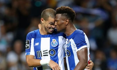FC Porto: Pepe entregue ao departamento médico no regresso aos treinos - TVI