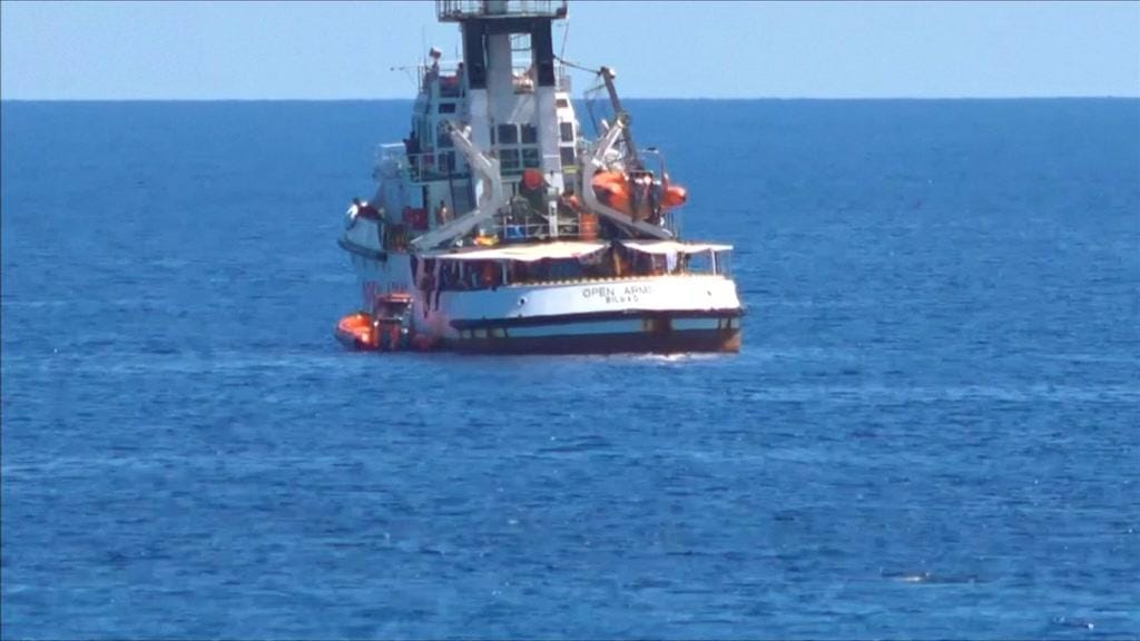 Open Arms: quatro migrantes atiraram-se ao mar para chegar a Lampedusa