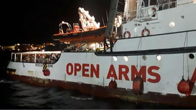 Itália autoriza navio da Open Arms a acostar e desembarcar 150 migrantes - TVI