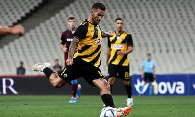 Nélson Oliveira marca pelo AEK, que perde e ambiente fica tenso - TVI