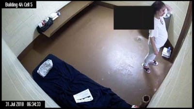 Grávida faz parto sozinha dentro de cela depois de ser ignorada pelos guardas - TVI