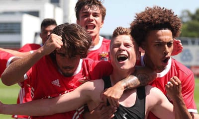 Liga Revelação: Benfica vence Estoril com golo nos descontos - TVI